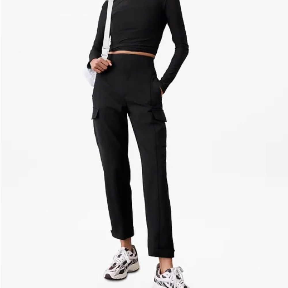 Athleta Endless High Rise Cargo Pants black size 4
eUC